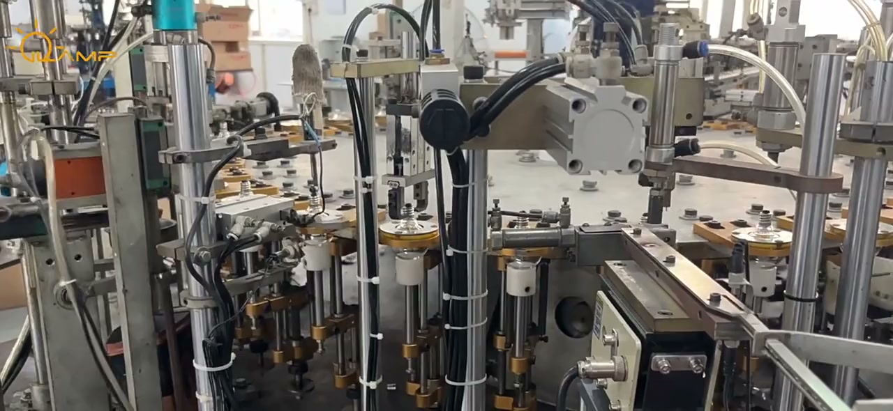 Rotary production machinery with bulbs at the workstations